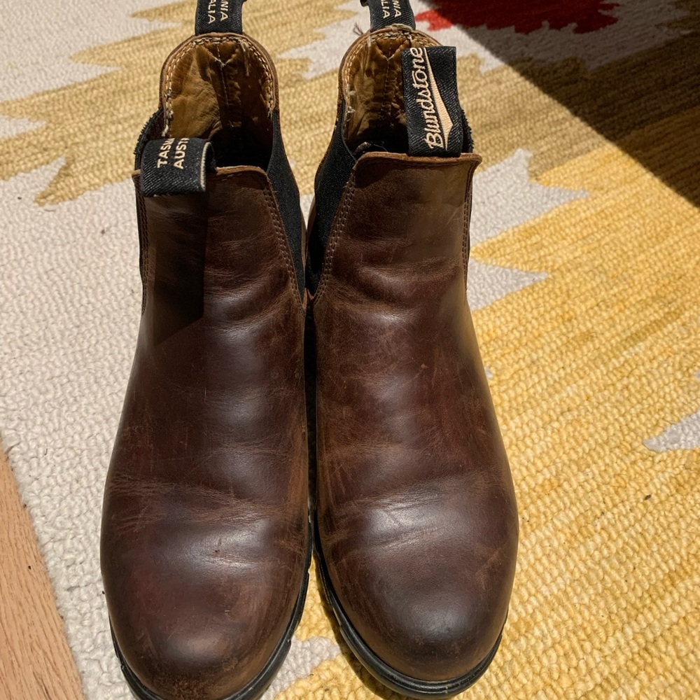 Women’s size 10 heeled Blundstone boots in antique brown